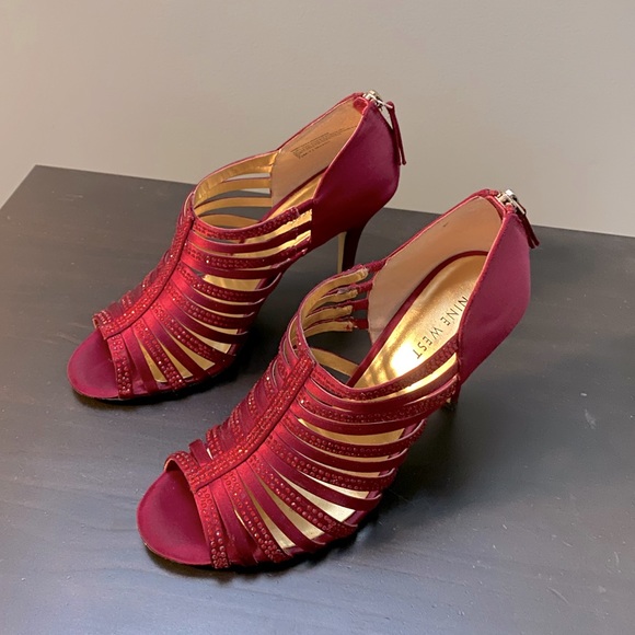 Nine West Red Satin and Rhinestone Evening Heels 🌹 - Picture 2 of 10